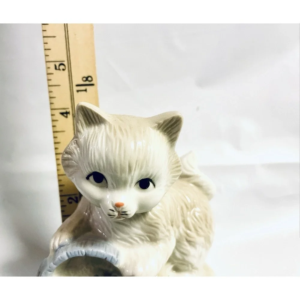 Original Artmark Porcelain Cat with Mice in Basket 4.5